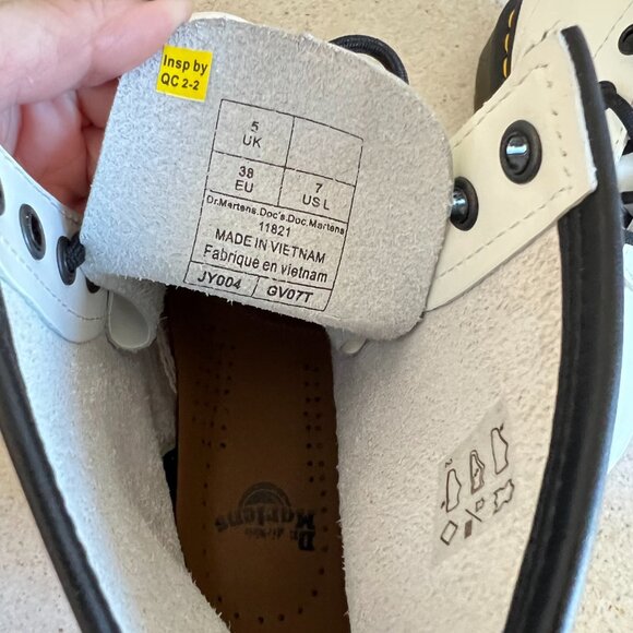 NWOT Dr Martens Smooth White Boots - Picture 6 of 10